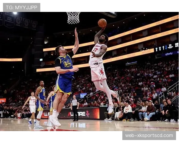 德斯蒙德·班恩三分出手率提升显著，拉开火箭锋线空间效率