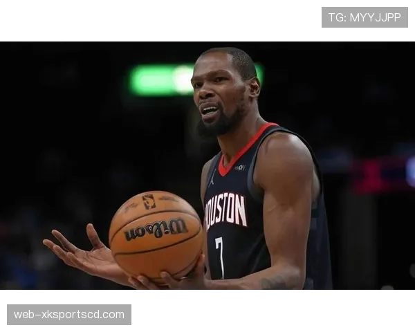 杜兰特无球效率提升，拉开空间改变太阳进攻结构