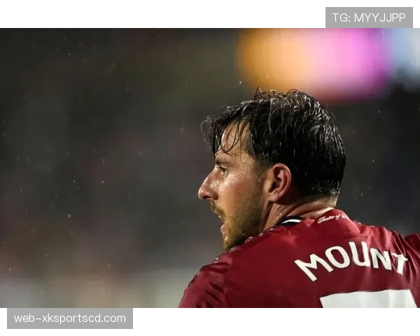 曼联进攻组织混乱问题显现，对赛季关键战表现与竞争格局造成影响